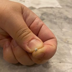 Anatometal mini triangle 14k white gold pressed end